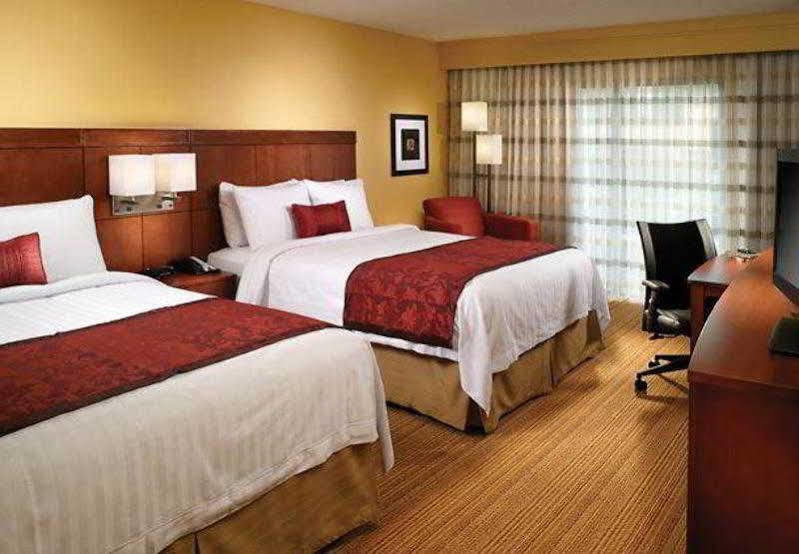 Courtyard By Marriott Hotel