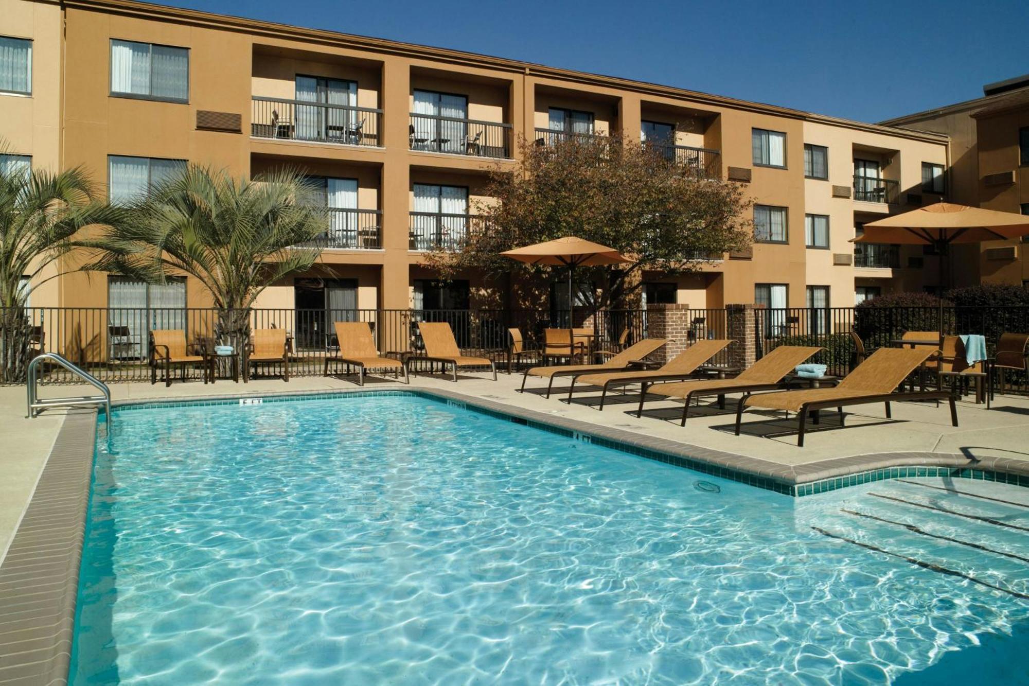 Courtyard By Marriott Hotel