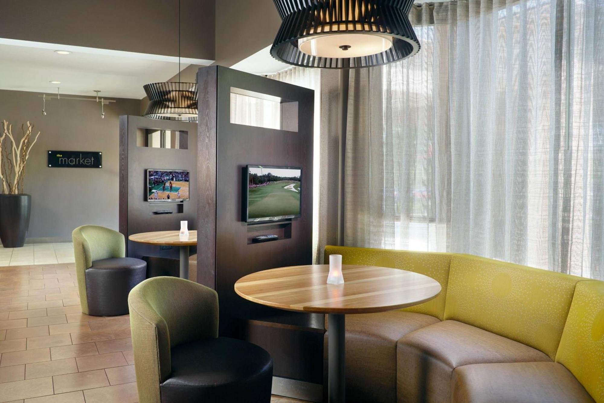Courtyard By Marriott Hotel Macon