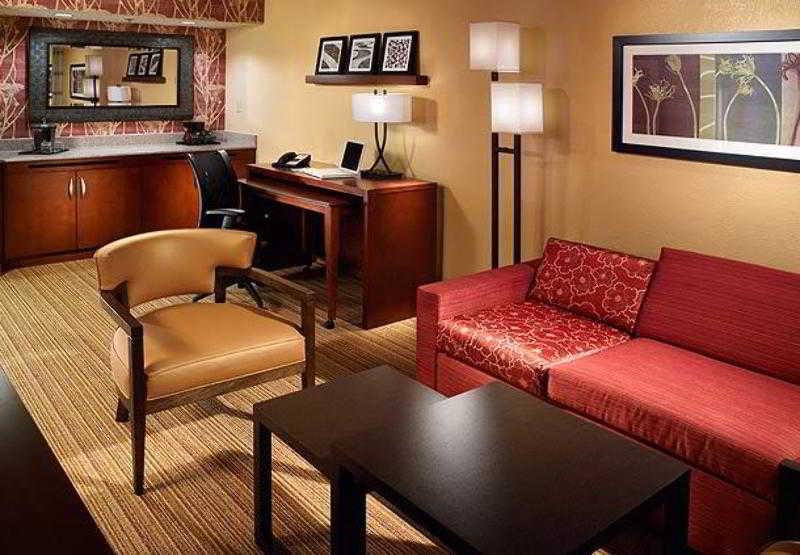 Courtyard By Marriott Macon